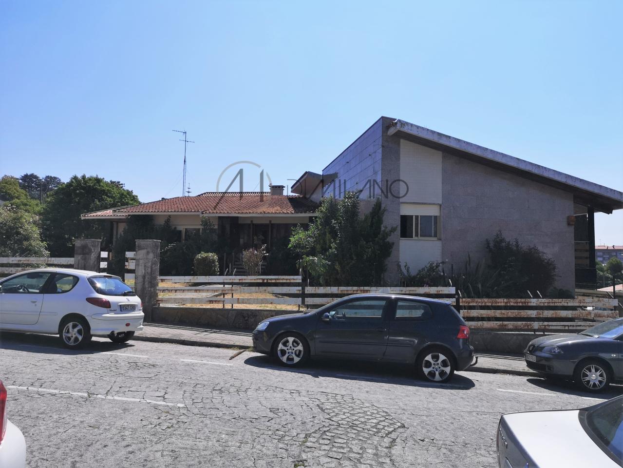 Exclusivo chalet para rehabilitar en el centro de la ciudad de Vigo