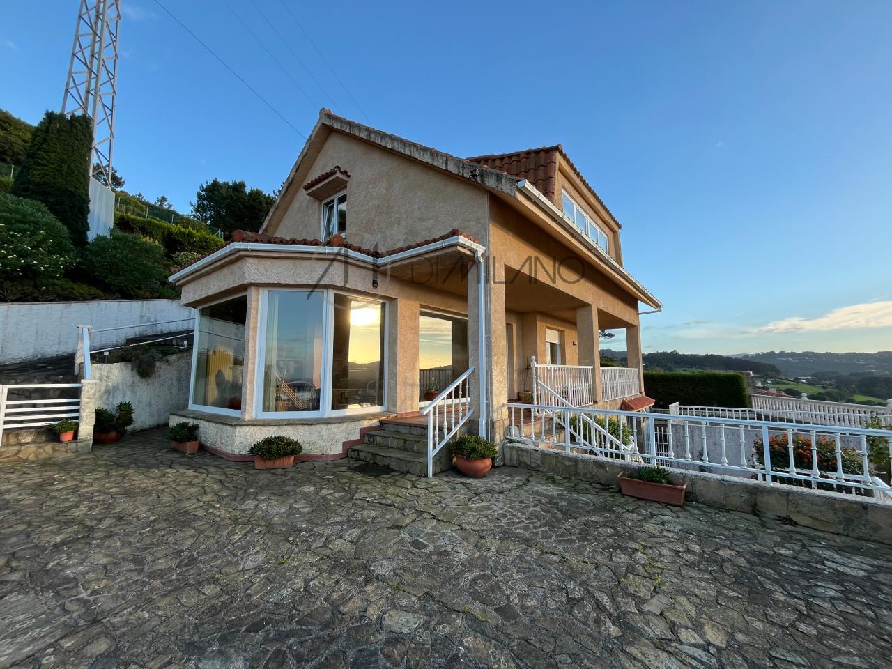 Espectacular chalet con vistas al mar Arteixo (A Coruña)