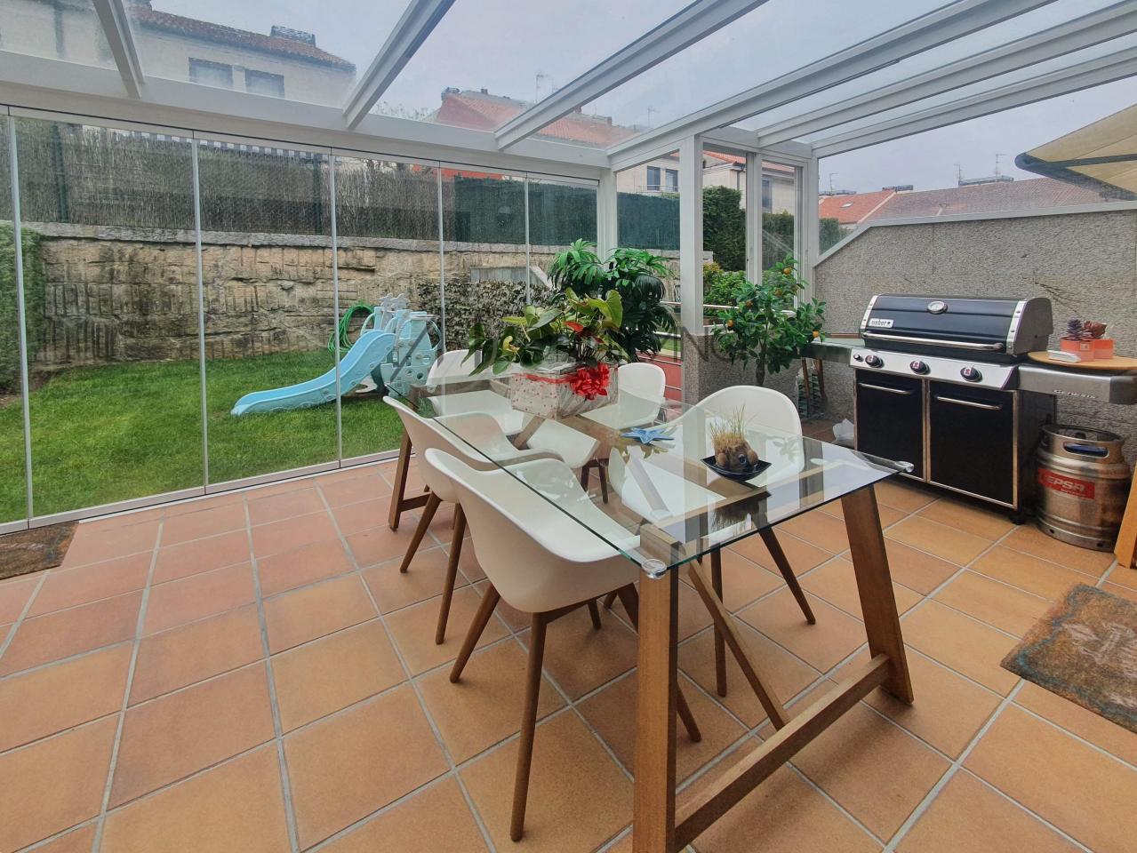 Chalet adosado en urbanización residencial en Sardoma, Vigo