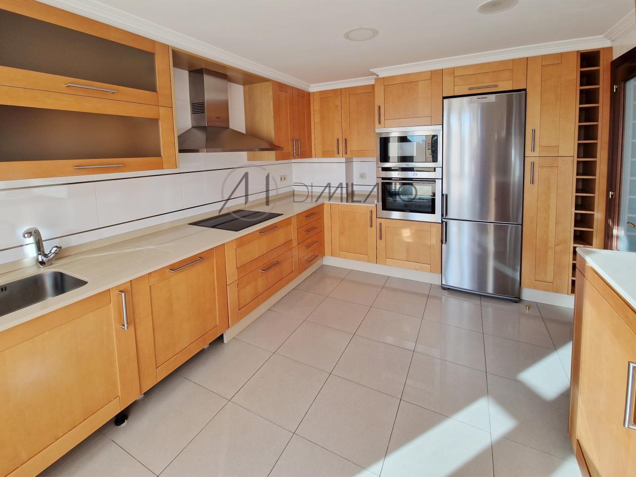 Chalet adosado en urbanización residencial en Sardoma, Vigo