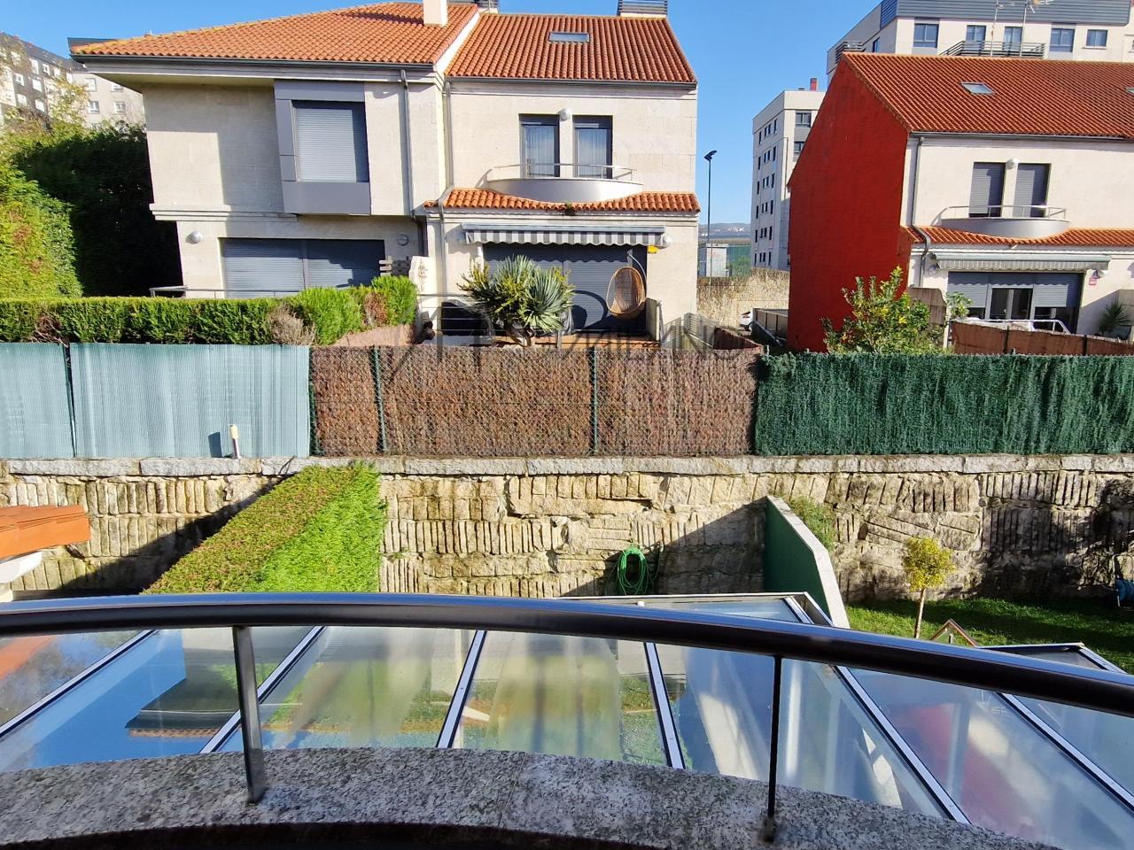 Chalet adosado en urbanización residencial en Sardoma, Vigo