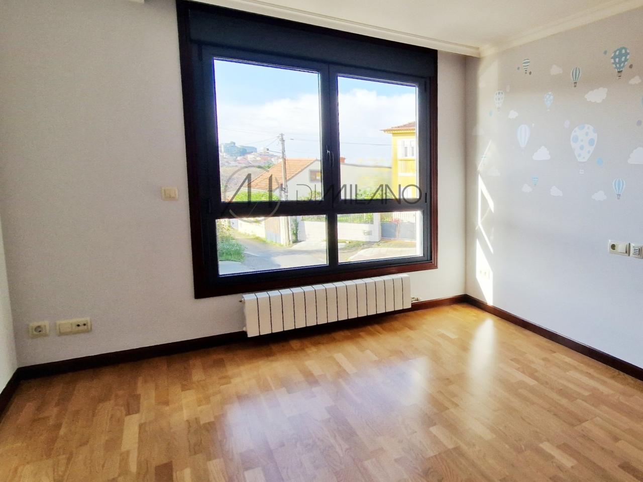 Chalet adosado en urbanización residencial en Sardoma, Vigo