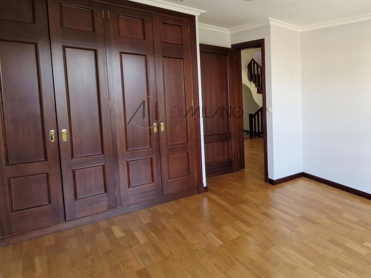 Chalet adosado en urbanización residencial en Sardoma, Vigo