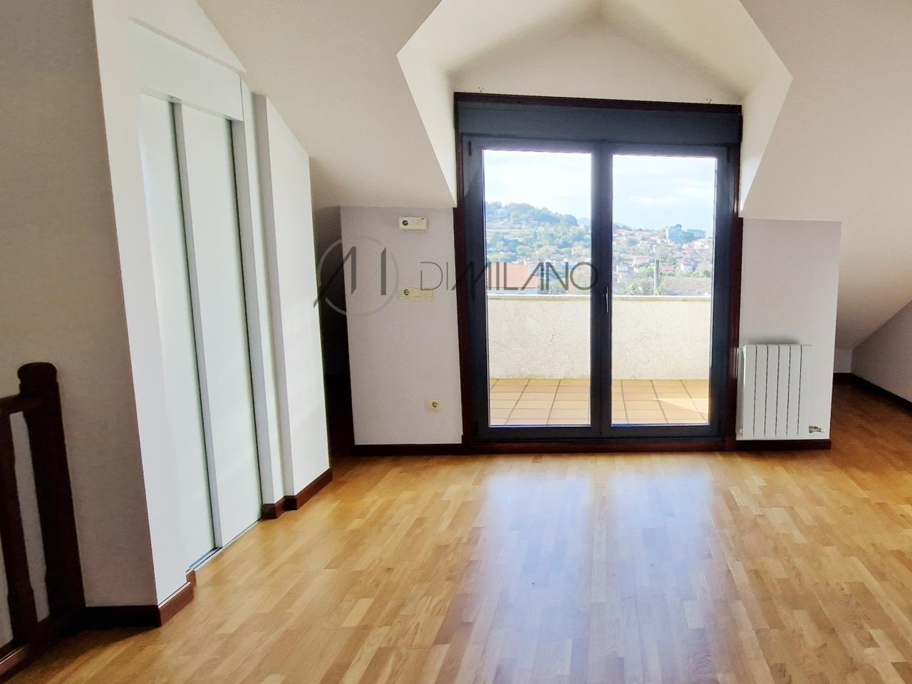Chalet adosado en urbanización residencial en Sardoma, Vigo