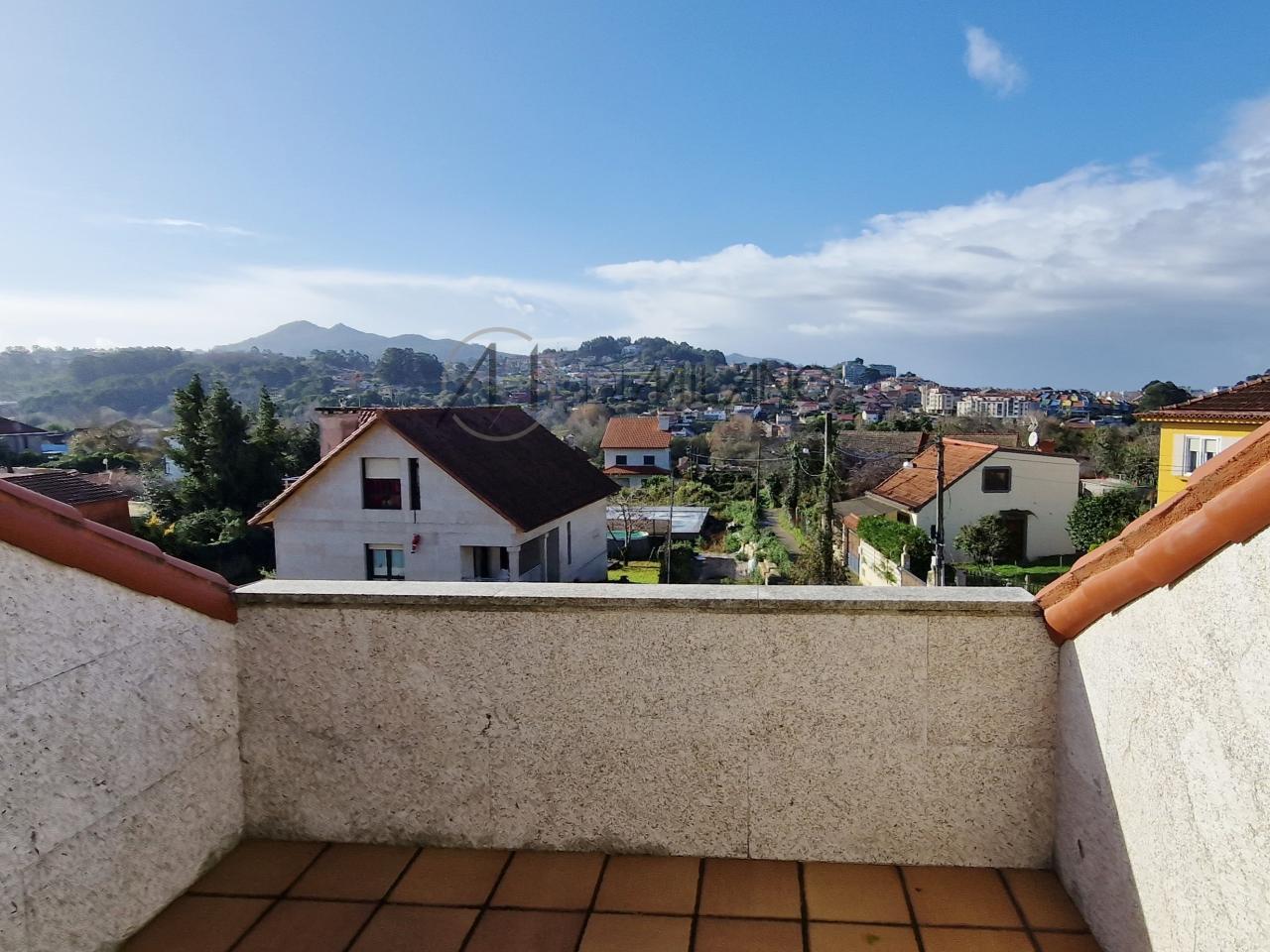 Chalet adosado en urbanización residencial en Sardoma, Vigo
