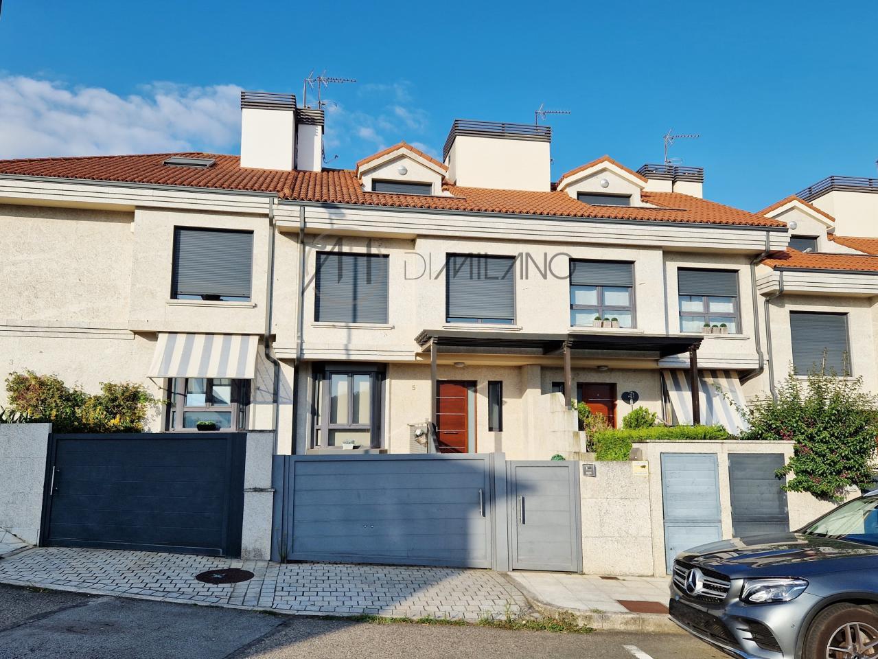 Chalet adosado en urbanización residencial en Sardoma, Vigo