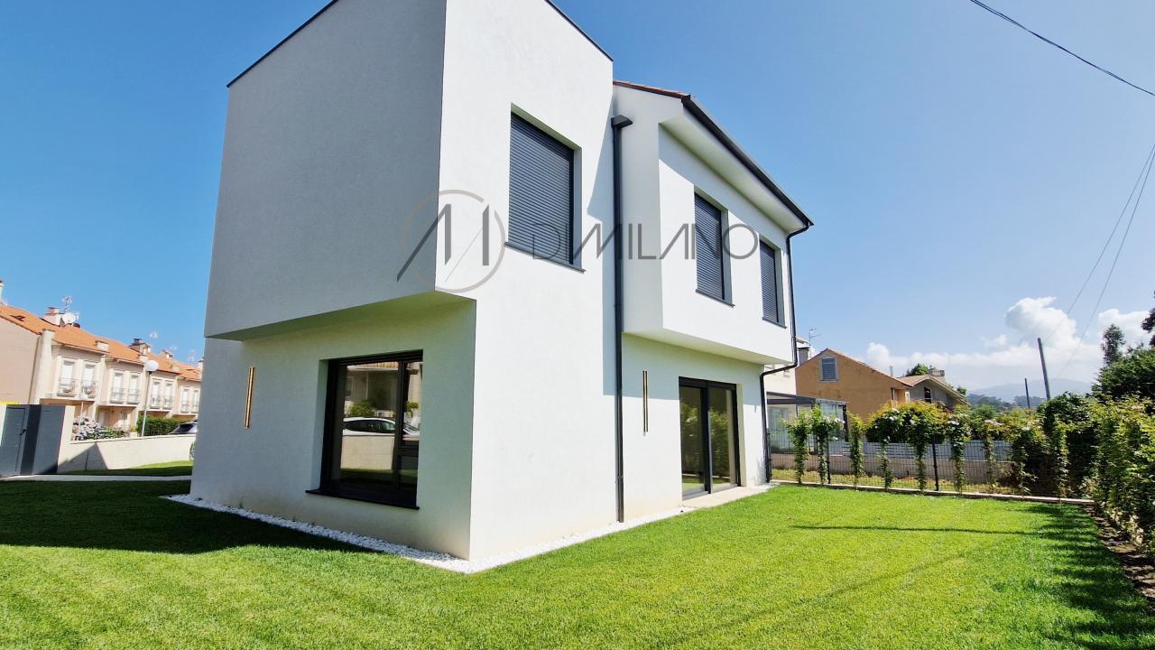 Chalet a estrenar en la urbanización Puente Romano, en Baiona