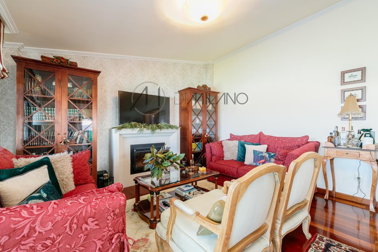 Chalet con piscina y vistas al mar en Saiáns, Vigo