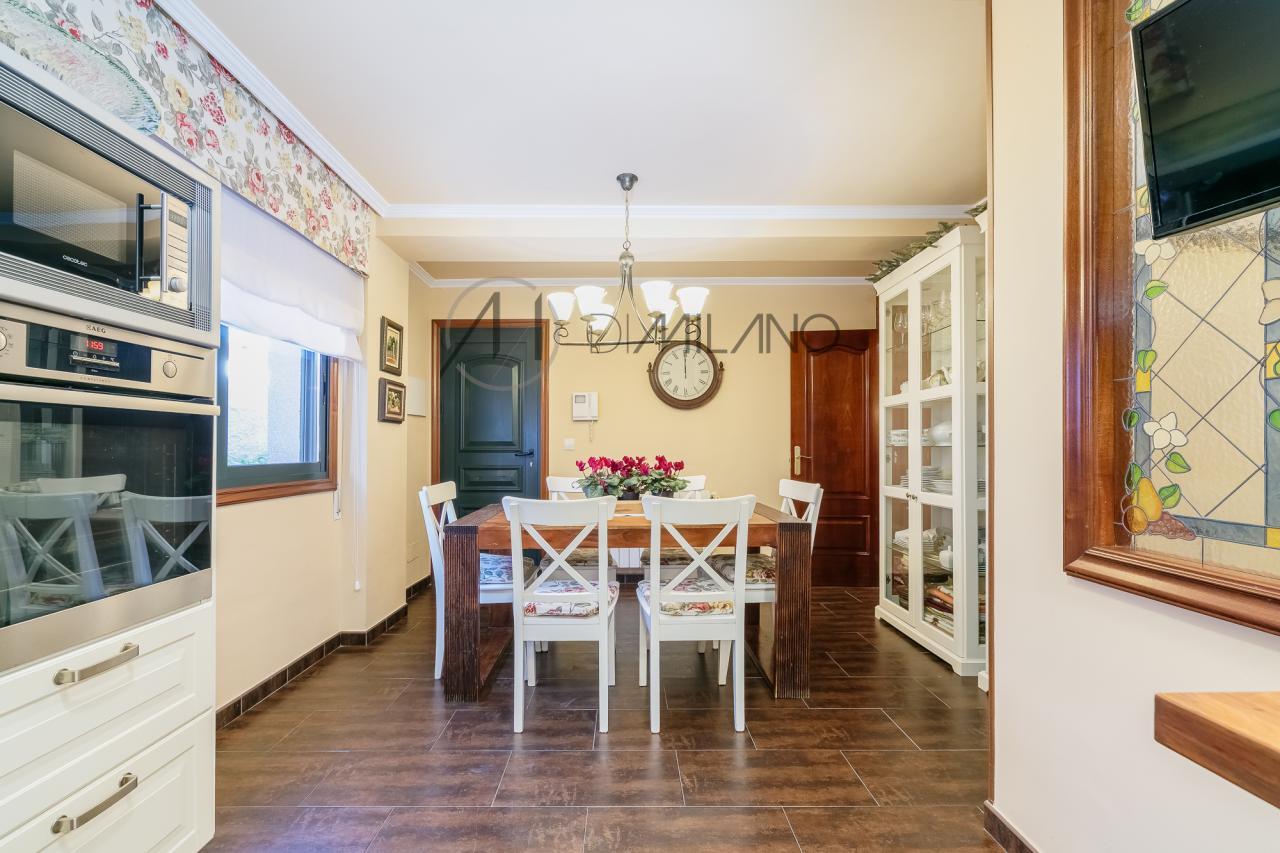 Chalet con piscina y vistas al mar en Saiáns, Vigo
