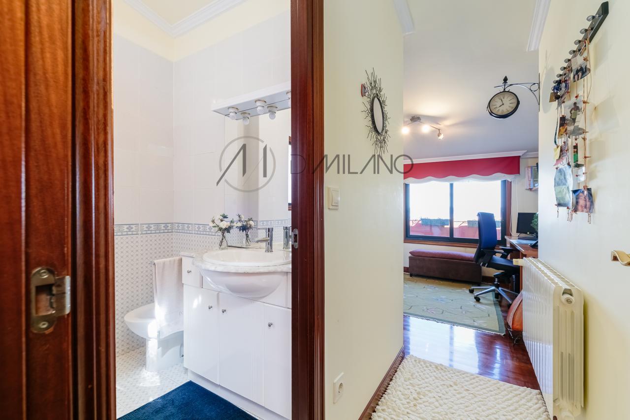 Chalet con piscina y vistas al mar en Saiáns, Vigo
