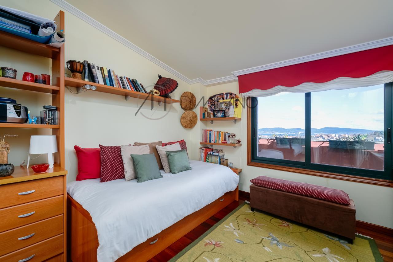 Chalet con piscina y vistas al mar en Saiáns, Vigo