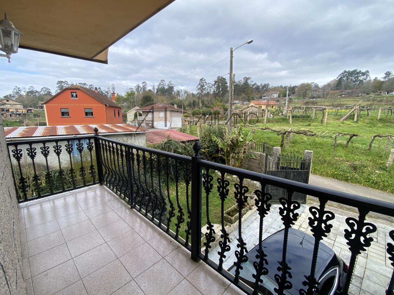 Casa de piedra en Mos
