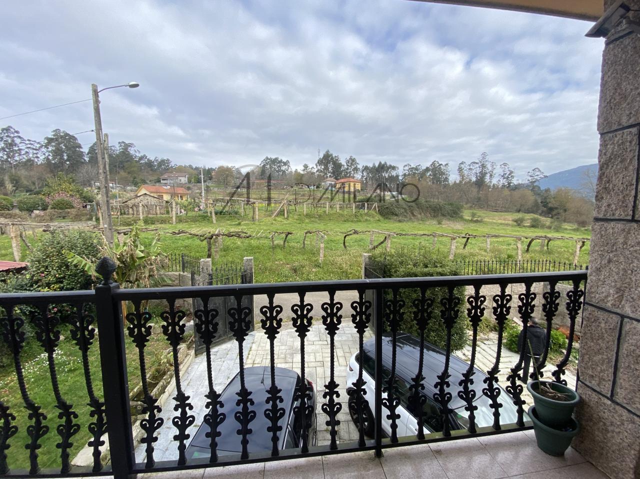 Casa de piedra en Mos