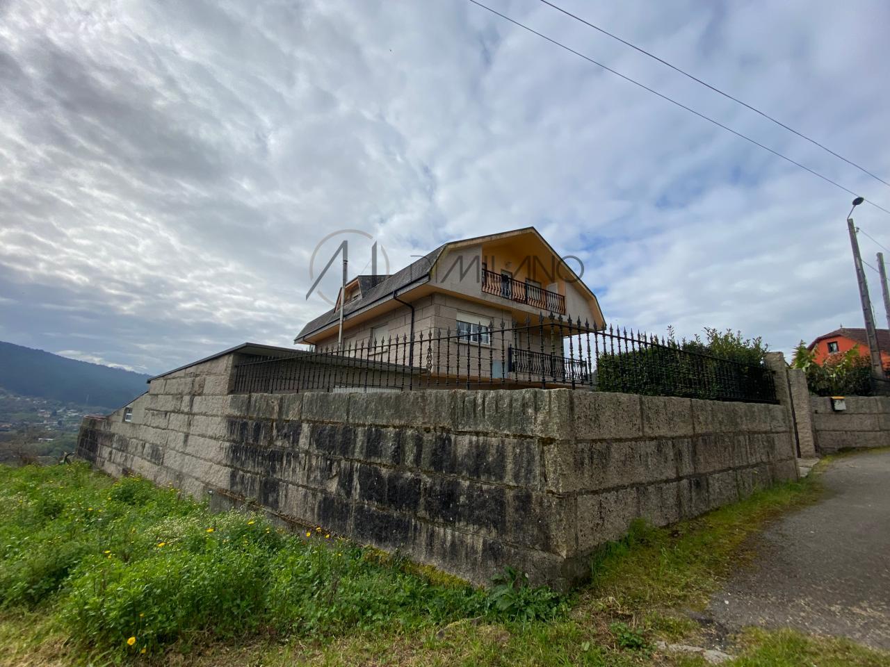 Casa de piedra en Mos
