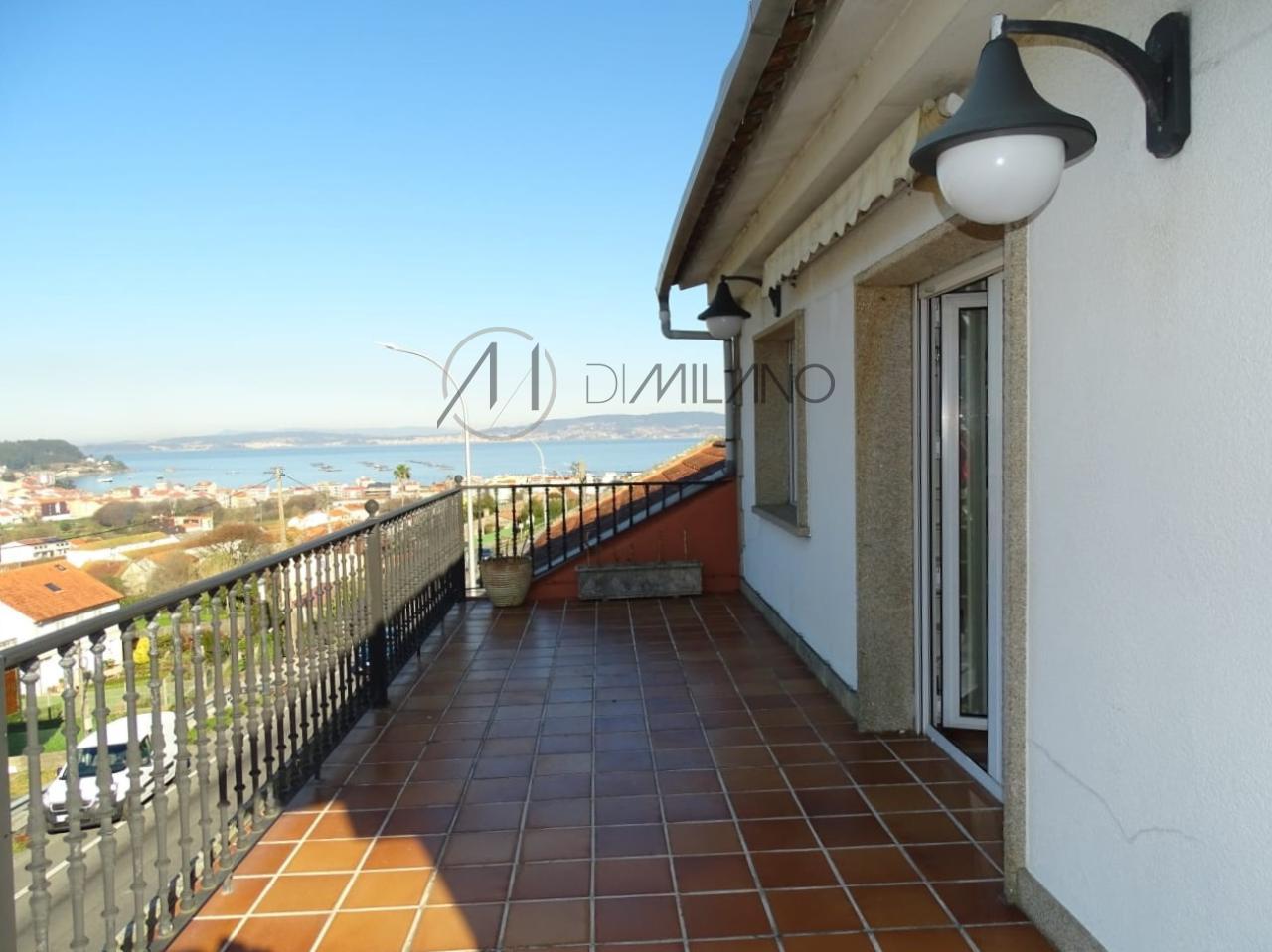 Casa de piedra reformada en A Graña - Bueu, con terraza y vistas al mar y la montaña