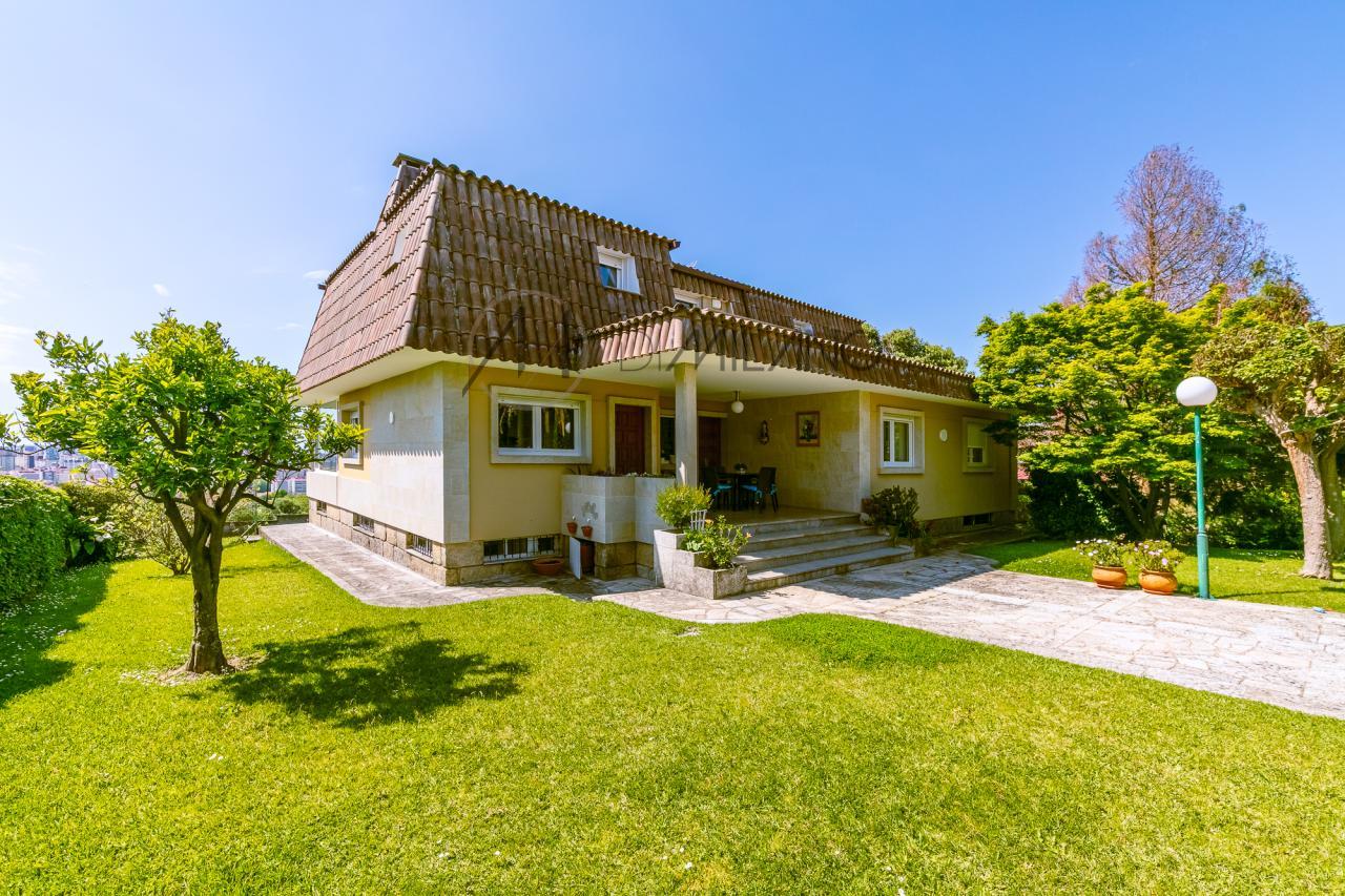Exclusivo chalet en Castrelos, con vistas a las Islas Cíes.
