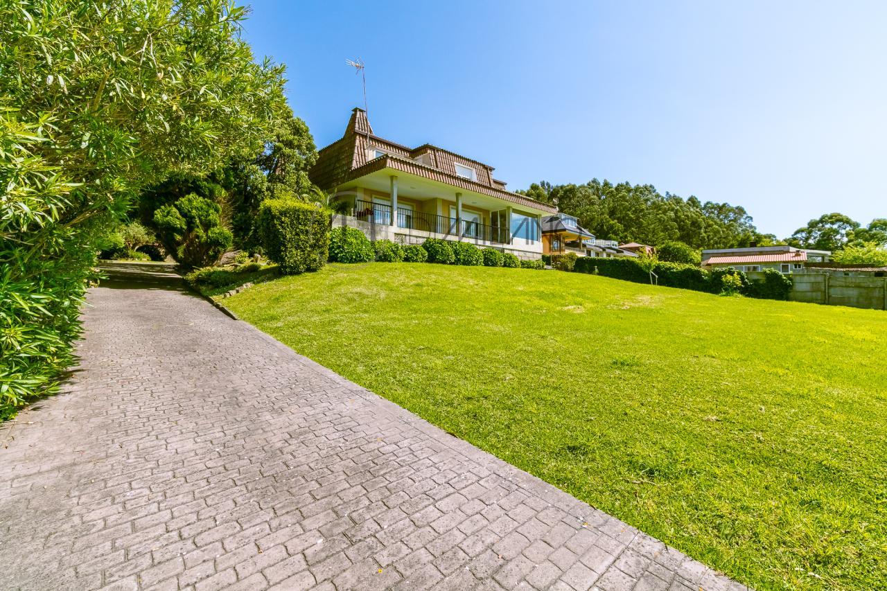 Exclusivo chalet en Castrelos, con vistas a las Islas Cíes.