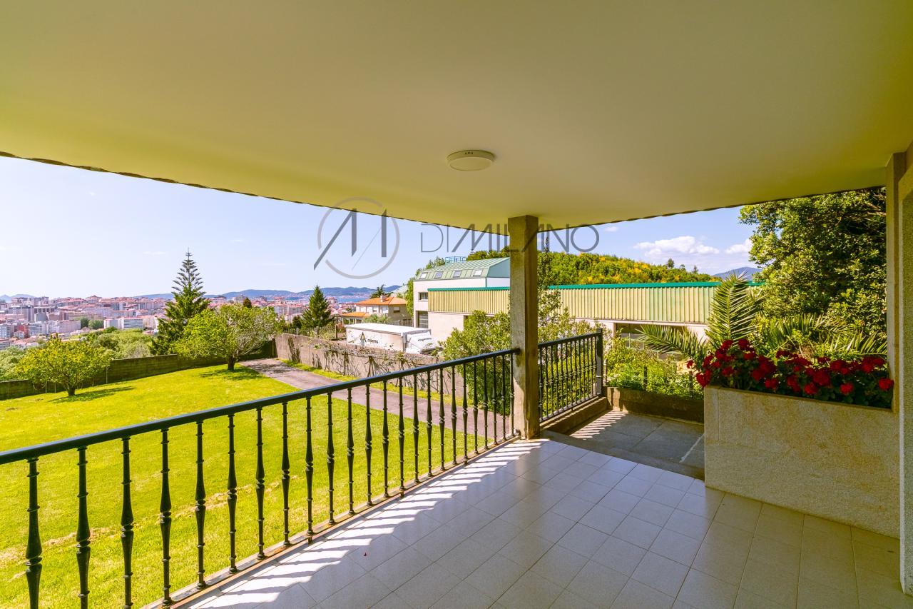 Exclusivo chalet en Castrelos, con vistas a las Islas Cíes.