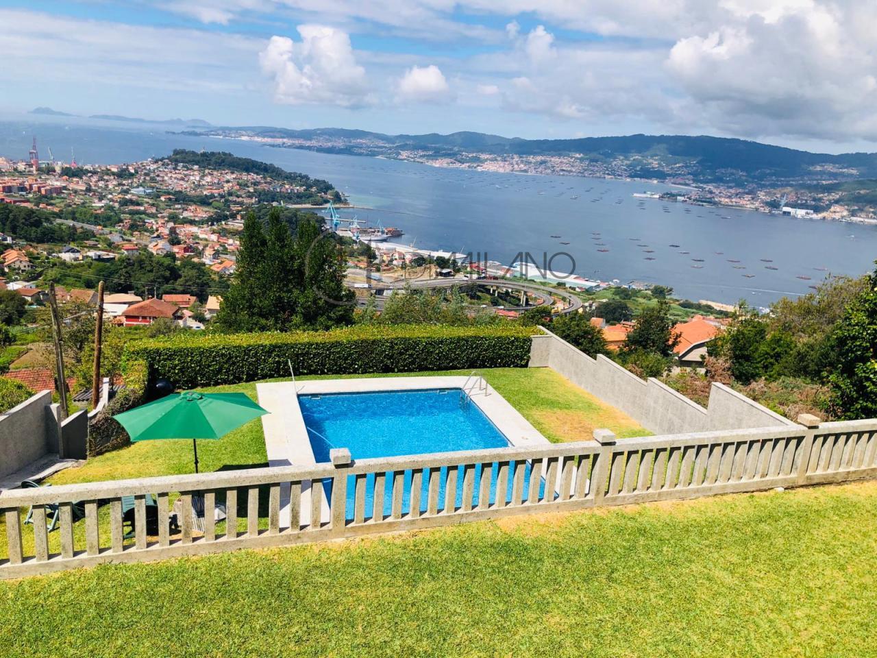 Magnifico chalet de piedra, con piscina e inmejorables vistas de la Ría de Vigo