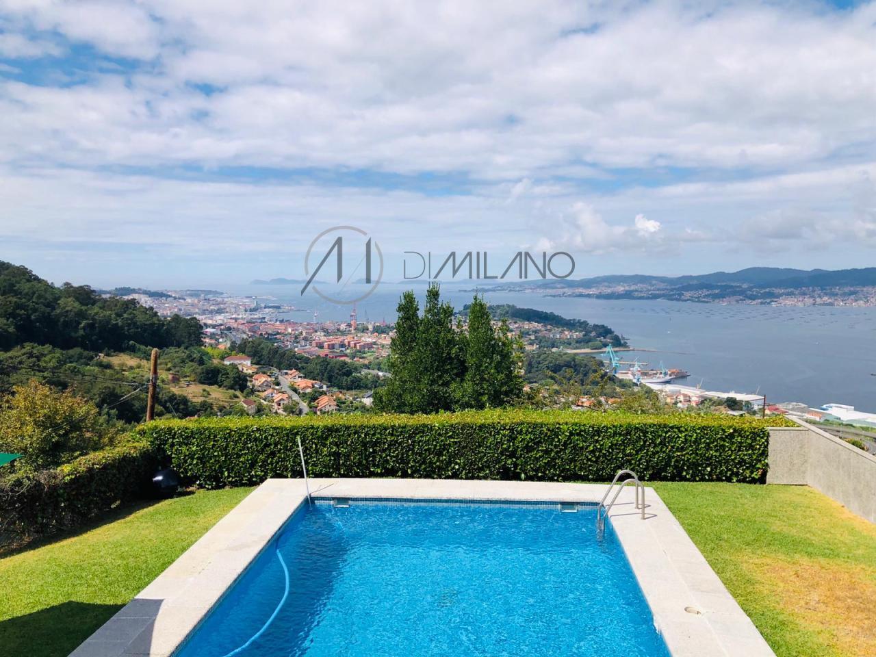 Magnifico chalet de piedra, con piscina e inmejorables vistas de la Ría de Vigo