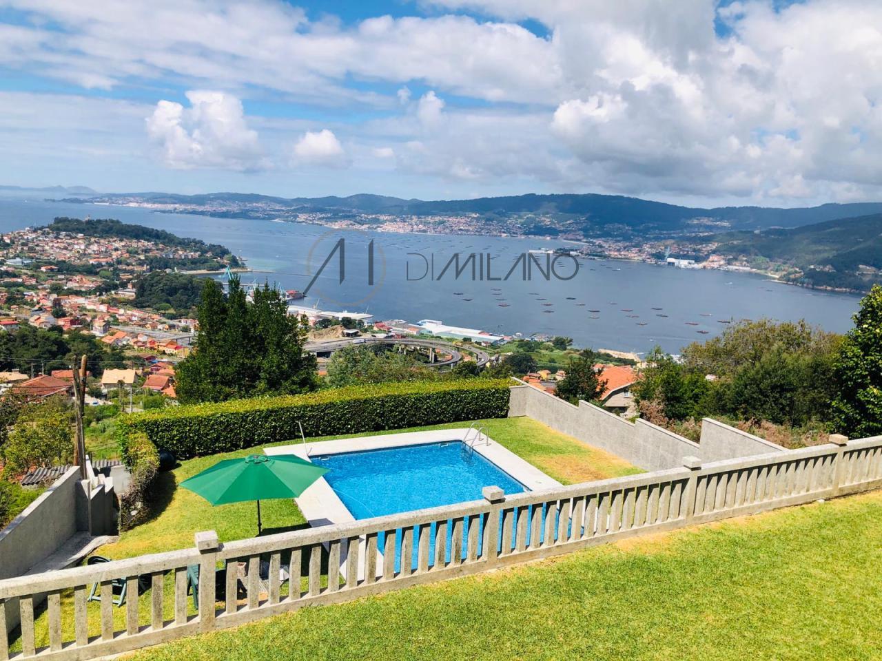 Magnifico chalet de piedra, con piscina e inmejorables vistas de la Ría de Vigo