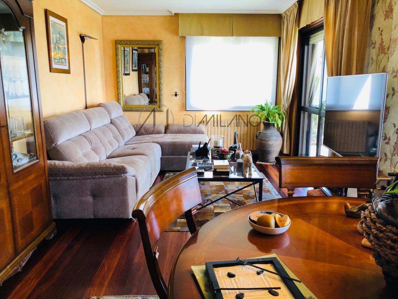 Magnifico chalet de piedra, con piscina e inmejorables vistas de la Ría de Vigo