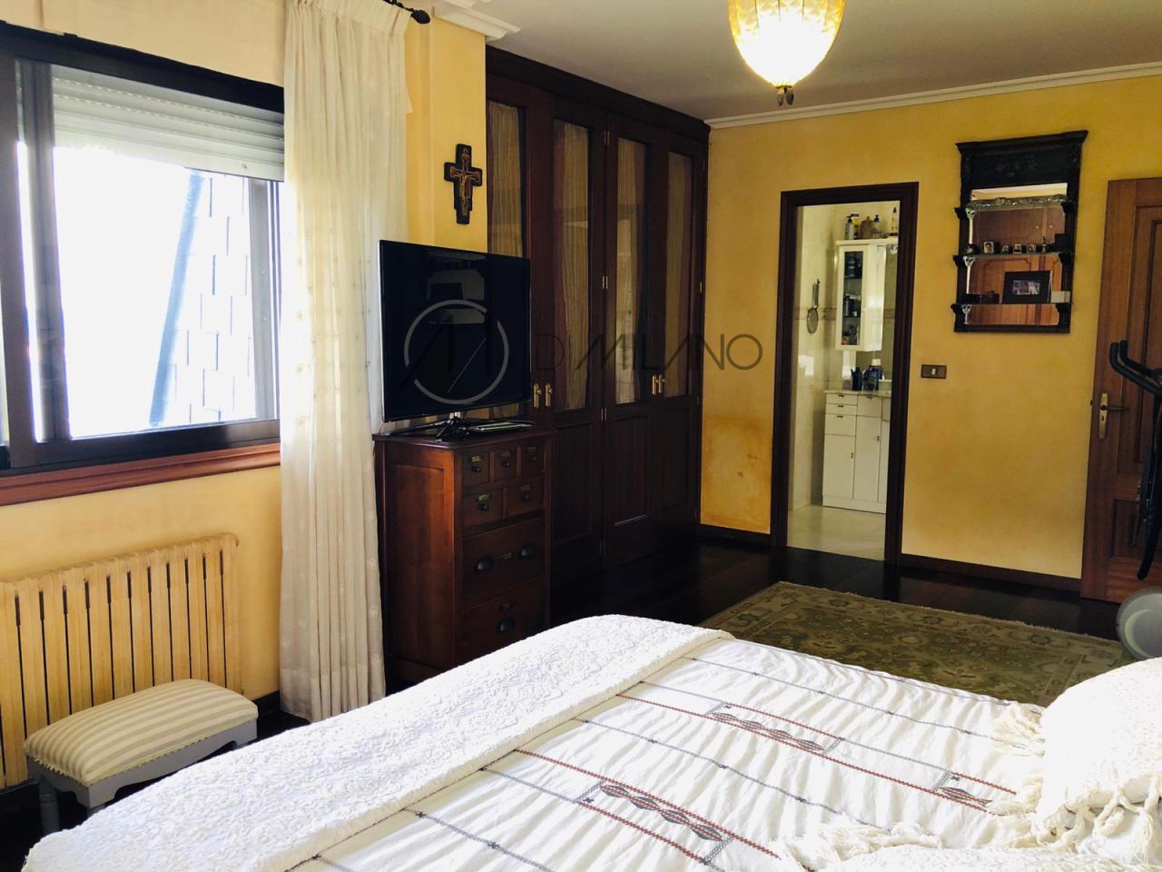 Magnifico chalet de piedra, con piscina e inmejorables vistas de la Ría de Vigo
