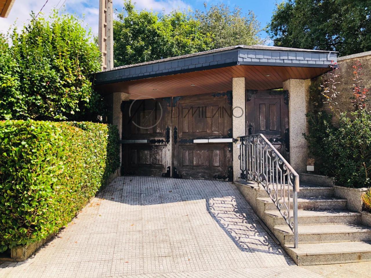 Magnifico chalet de piedra, con piscina e inmejorables vistas de la Ría de Vigo