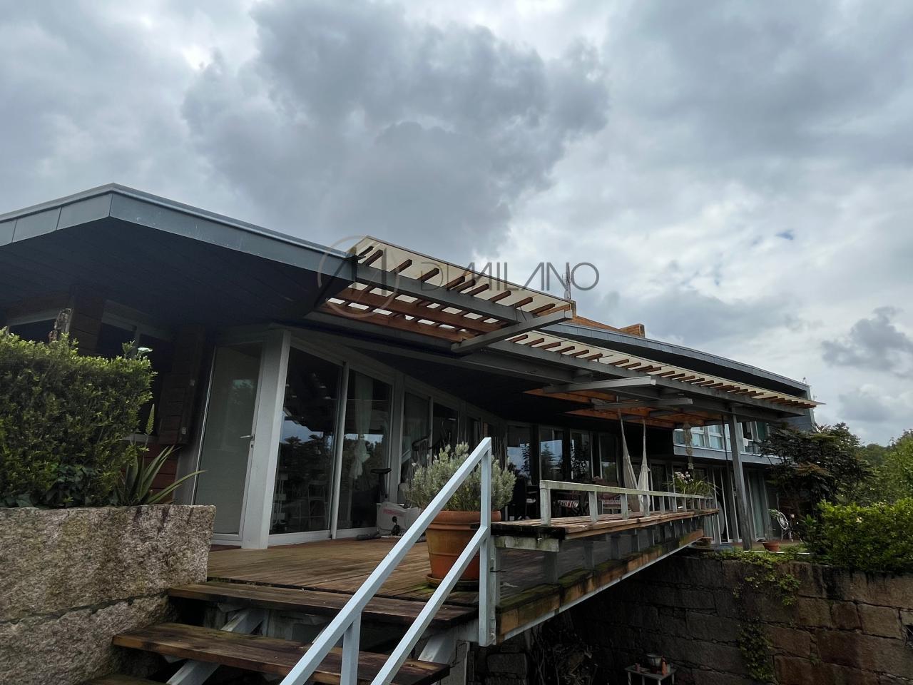 Exclusiva casa de diseño con vistas inmejorables en Nigrán