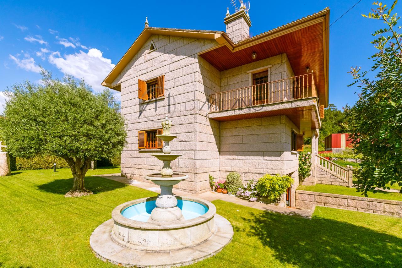 Casa de piedra en Ribadumia: Encanto rural cerca del mar.