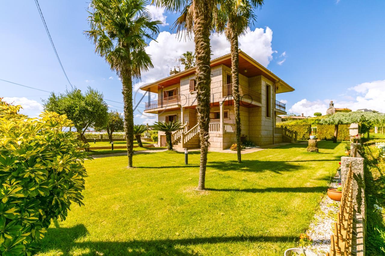 Casa de piedra en Ribadumia: Encanto rural cerca del mar.