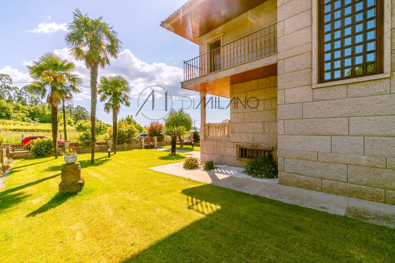 Casa de piedra en Ribadumia: Encanto rural cerca del mar.