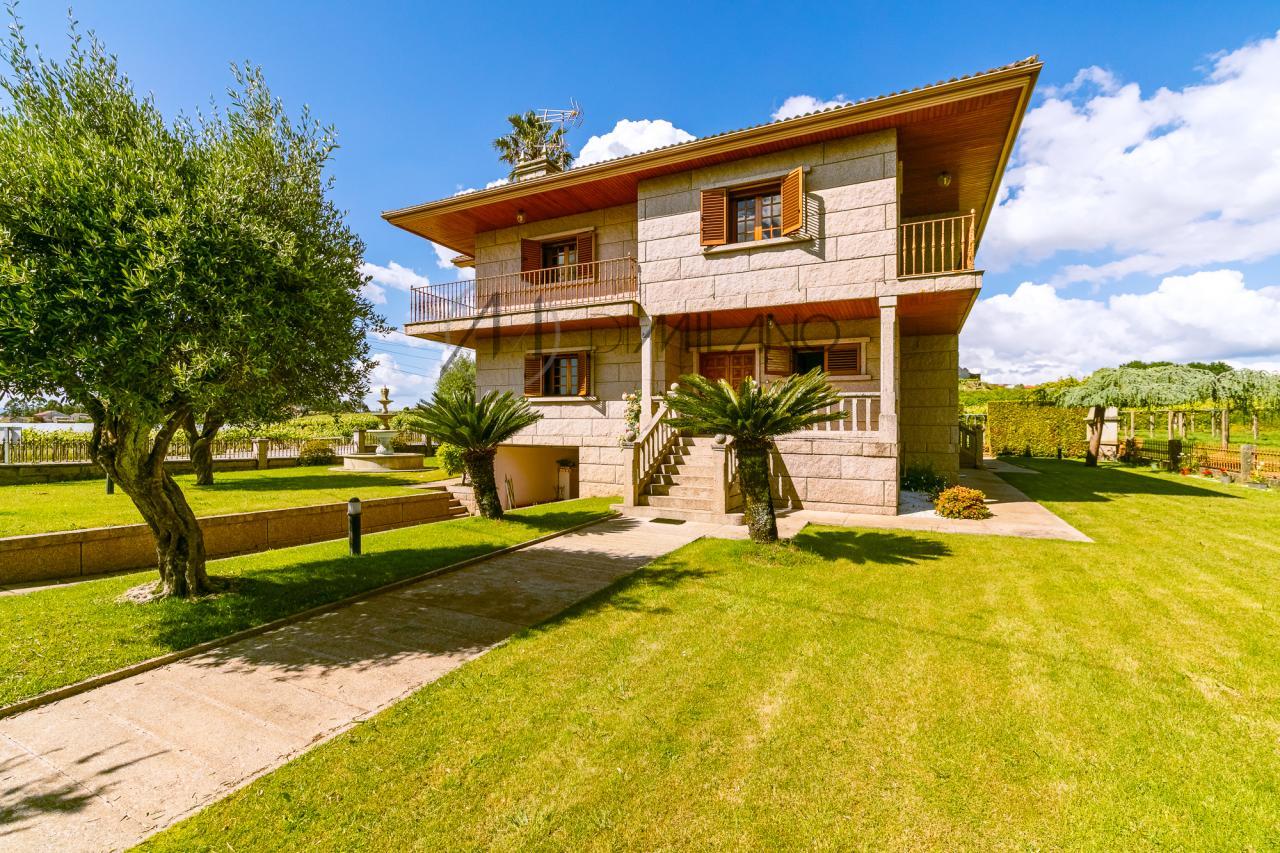 Casa de piedra en Ribadumia: Encanto rural cerca del mar.