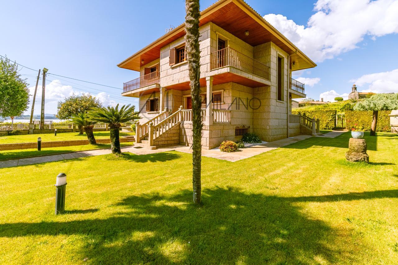 Casa de piedra en Ribadumia: Encanto rural cerca del mar.