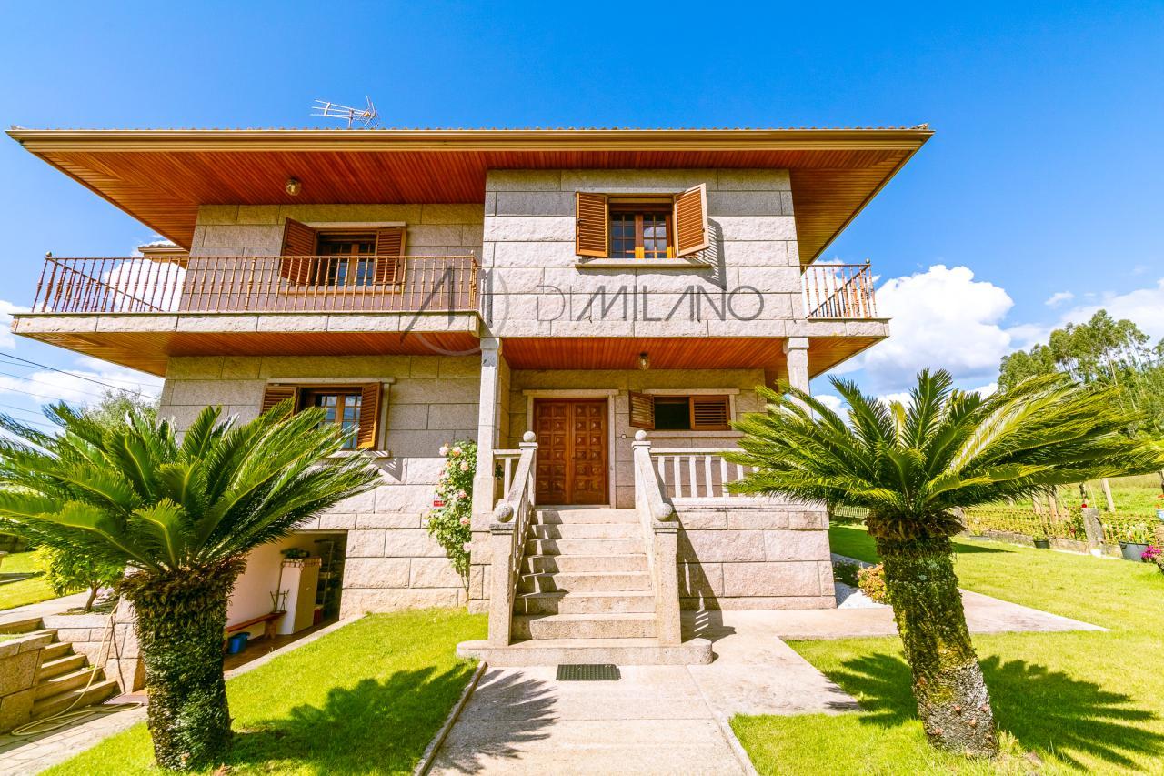 Casa de piedra en Ribadumia: Encanto rural cerca del mar.