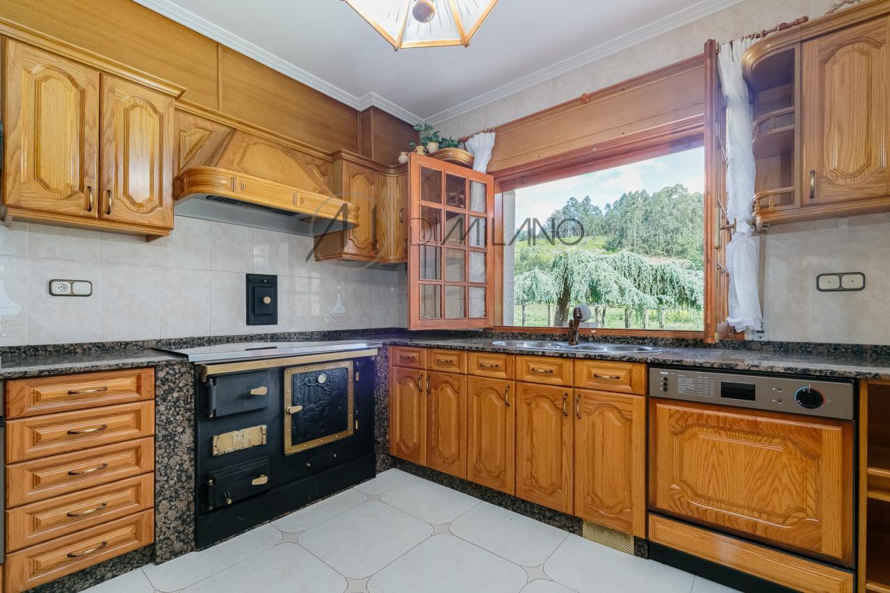 Casa de piedra en Ribadumia: Encanto rural cerca del mar.