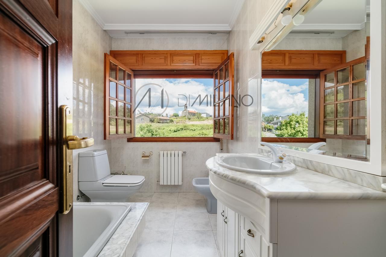 Casa de piedra en Ribadumia: Encanto rural cerca del mar.