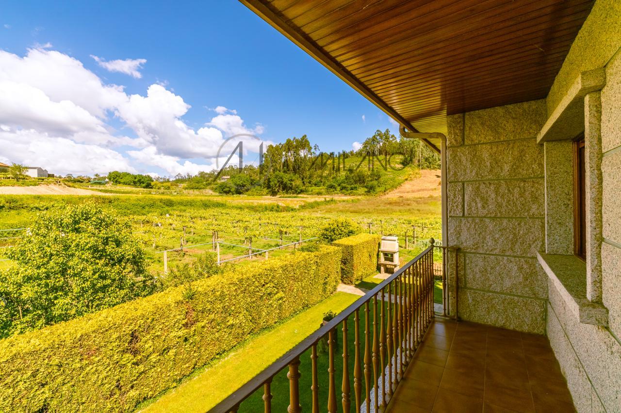 Casa de piedra en Ribadumia: Encanto rural cerca del mar.