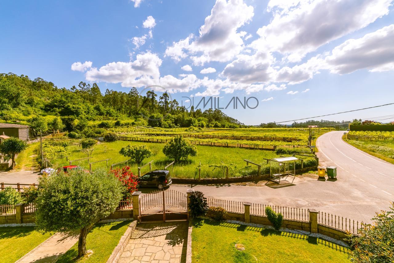 Casa de piedra en Ribadumia: Encanto rural cerca del mar.
