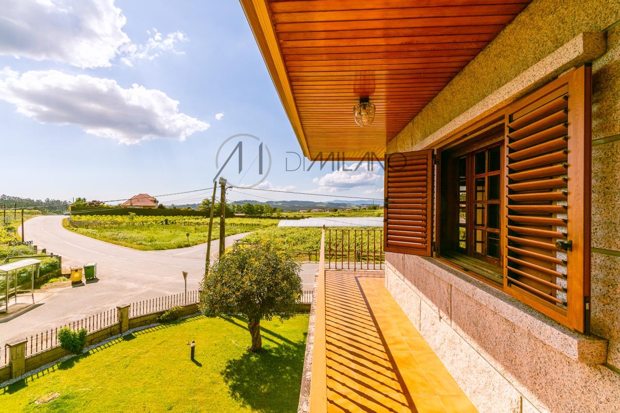 Casa de piedra en Ribadumia: Encanto rural cerca del mar.