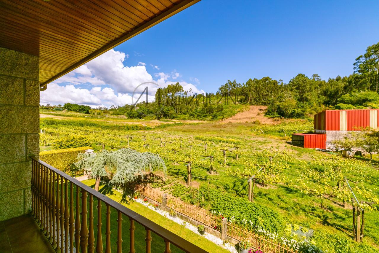 Casa de piedra en Ribadumia: Encanto rural cerca del mar.