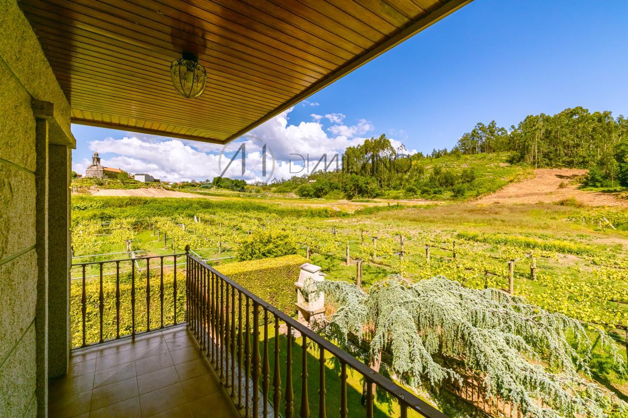 Casa de piedra en Ribadumia: Encanto rural cerca del mar.