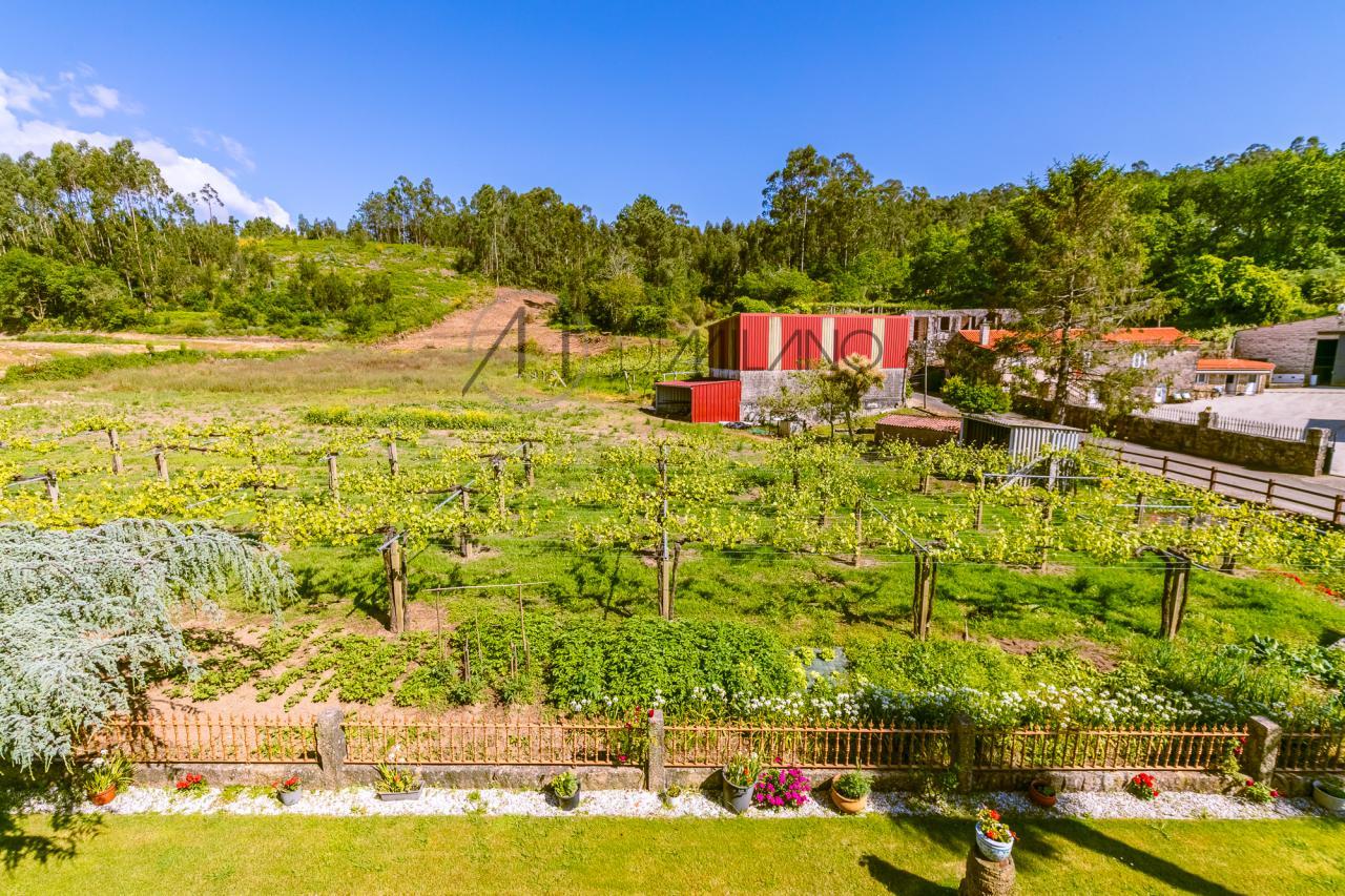 Casa de piedra en Ribadumia: Encanto rural cerca del mar.