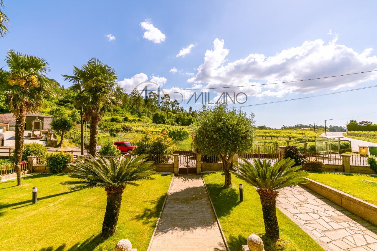 Casa de piedra en Ribadumia: Encanto rural cerca del mar.