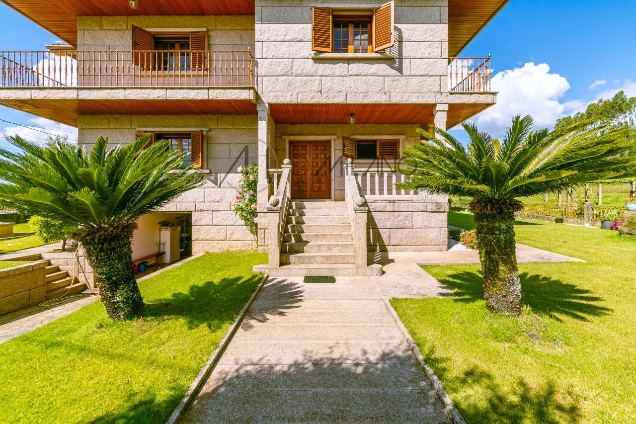 Casa de piedra en Ribadumia: Encanto rural cerca del mar.