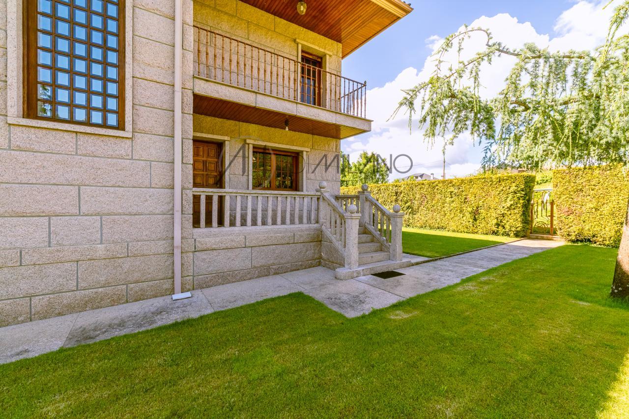 Casa de piedra en Ribadumia: Encanto rural cerca del mar.