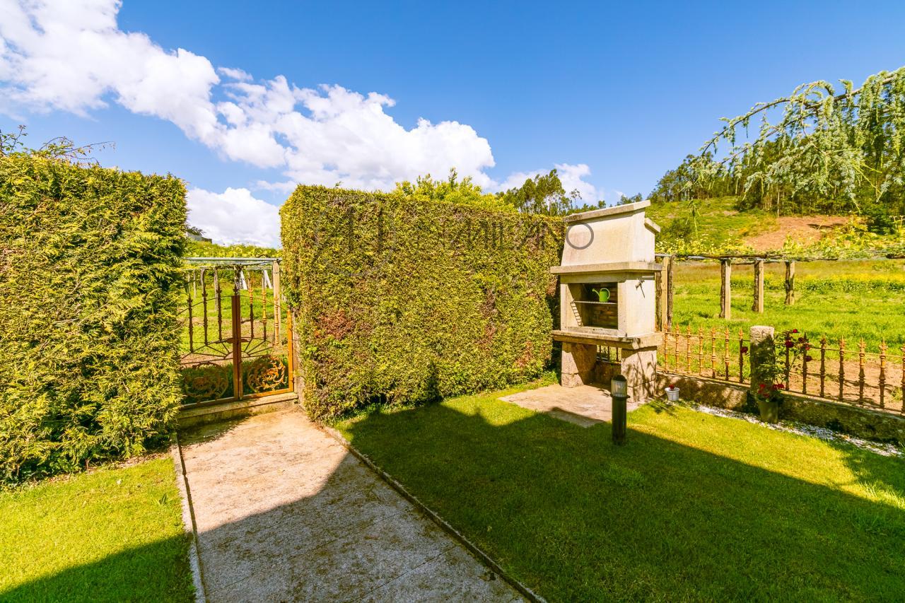 Casa de piedra en Ribadumia: Encanto rural cerca del mar.