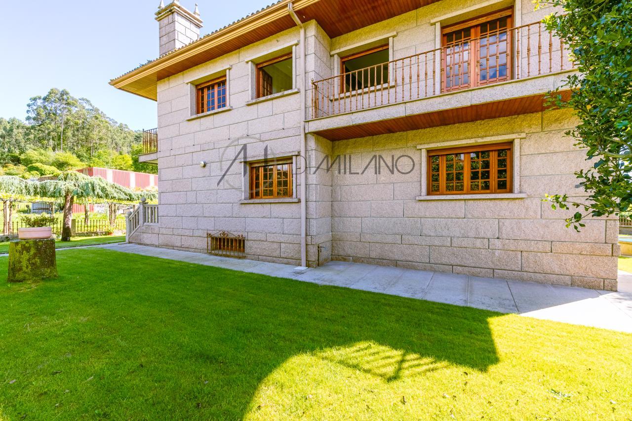 Casa de piedra en Ribadumia: Encanto rural cerca del mar.