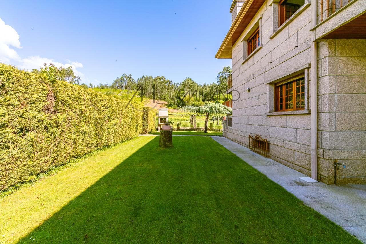 Casa de piedra en Ribadumia: Encanto rural cerca del mar.