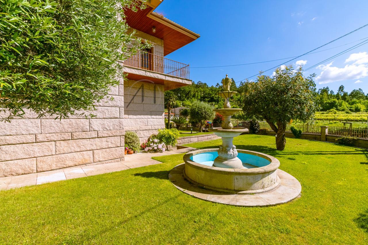 Casa de piedra en Ribadumia: Encanto rural cerca del mar.